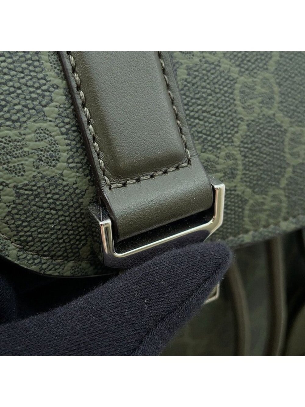 Gucci Large GG Supreme Backpack - Picture 7 of 10